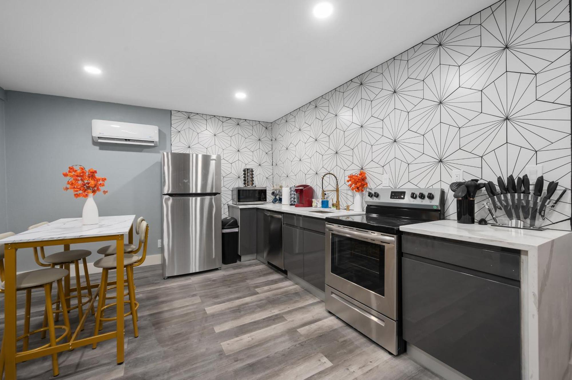 Elegant 2Br Apt Near Med Center With Free Park Houston Exterior photo